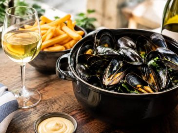 Accord mets vin : moules frites, les meilleurs vins à servir