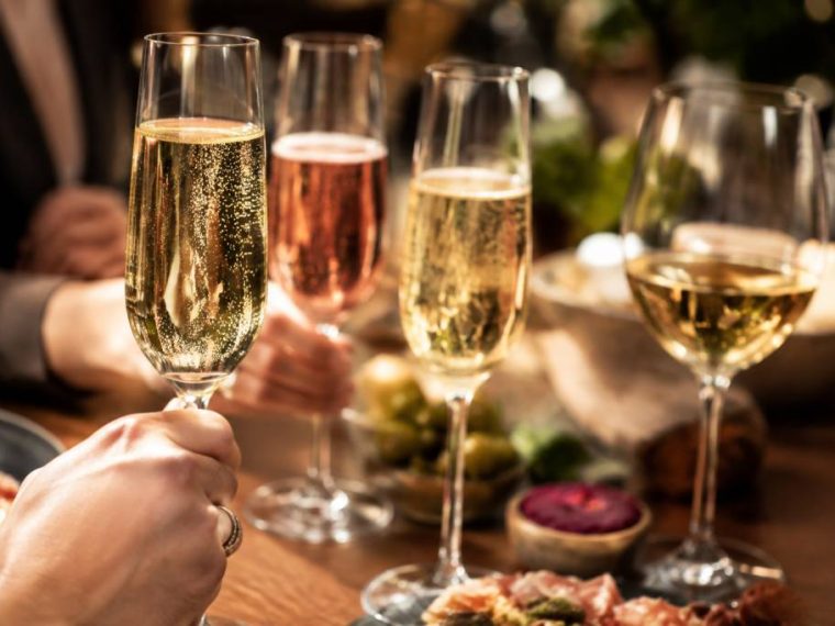 Quelles alternatives au champagne pour trinquer autrement ?
